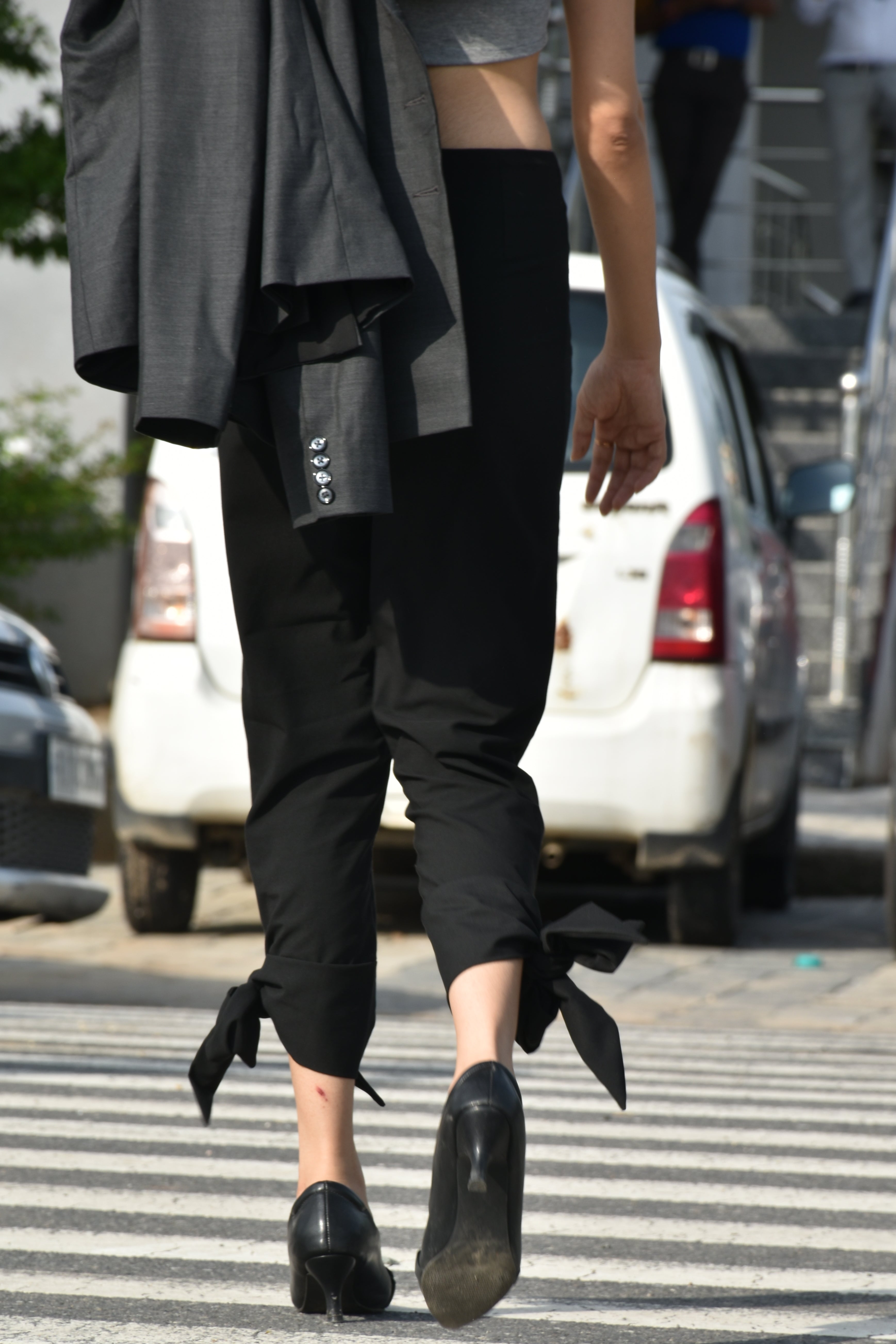 Premium Black Capri Pants – Soft, Stretchy & Trendy